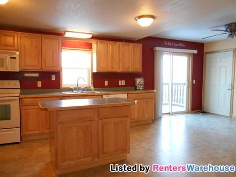 731 Wilkinson St - Photo 3 of 15