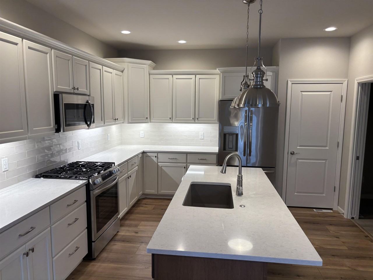 2155 Rosenberg Ln - Photo 5 of 19