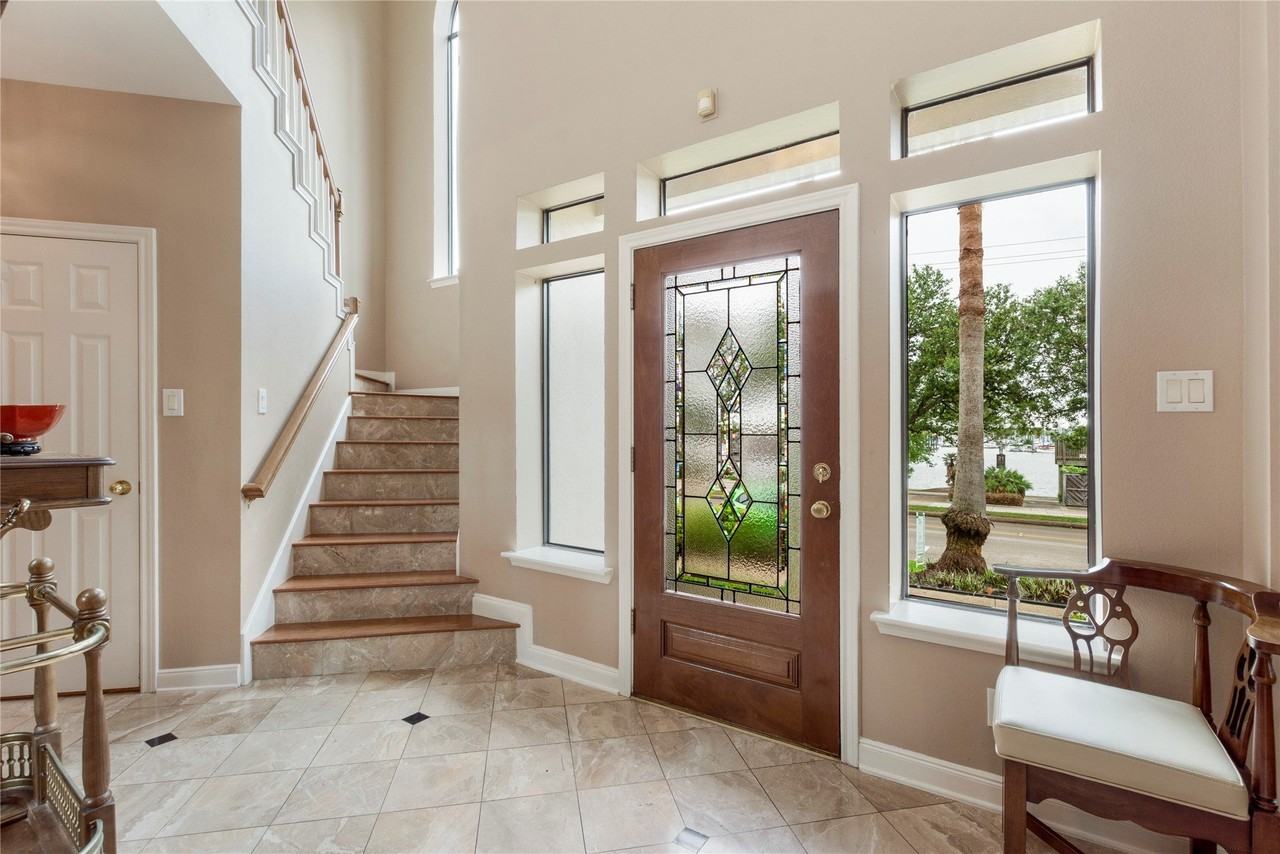 457 Mariners Dr - Photo 4 of 25