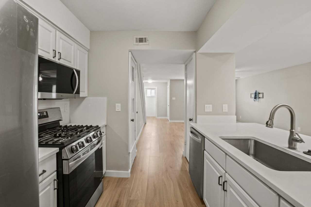 703 Castle Ridge Rd - Photo 2 of 26