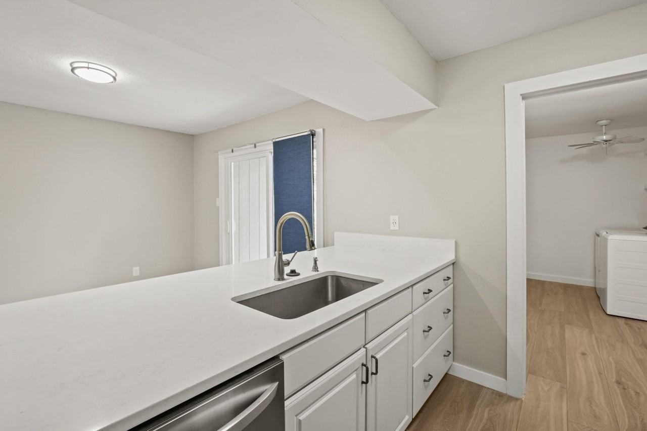 703 Castle Ridge Rd - Photo 4 of 26