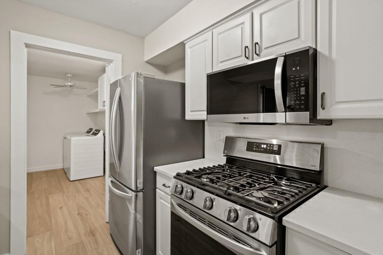 703 Castle Ridge Rd - Photo 6 of 26