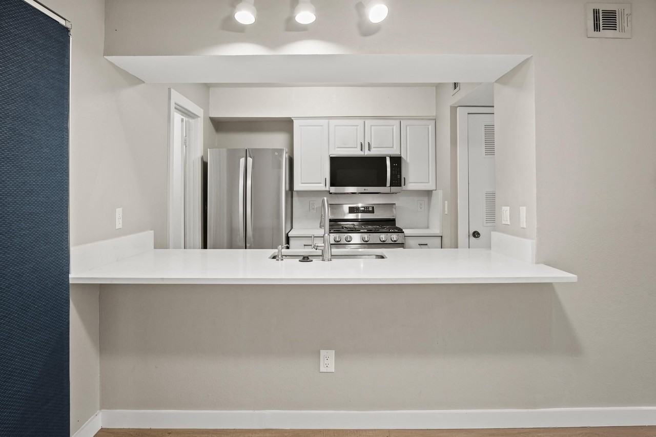 703 Castle Ridge Rd - Photo 7 of 26