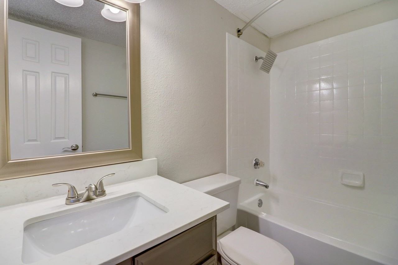 Lakeland Apartments - Photo 6 of 35