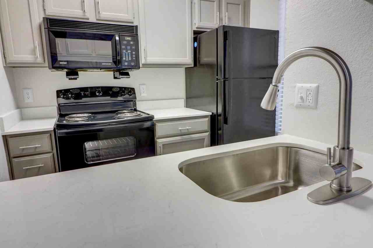 Lakeland Apartments - Photo 7 of 35