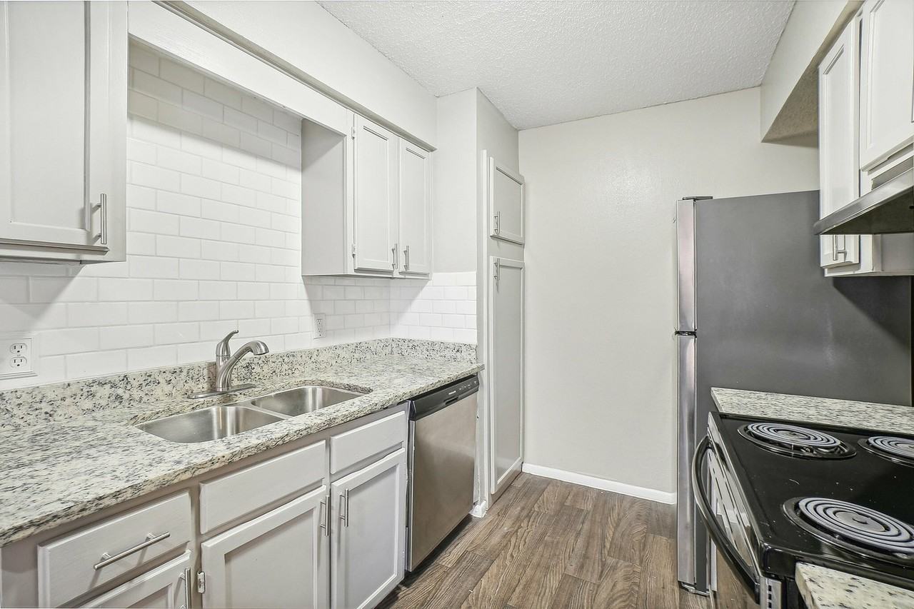 Chalk Gardens - Photo 2 of 24