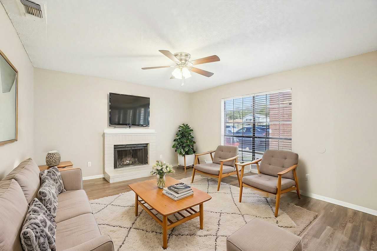 Chalk Gardens - Photo 3 of 24