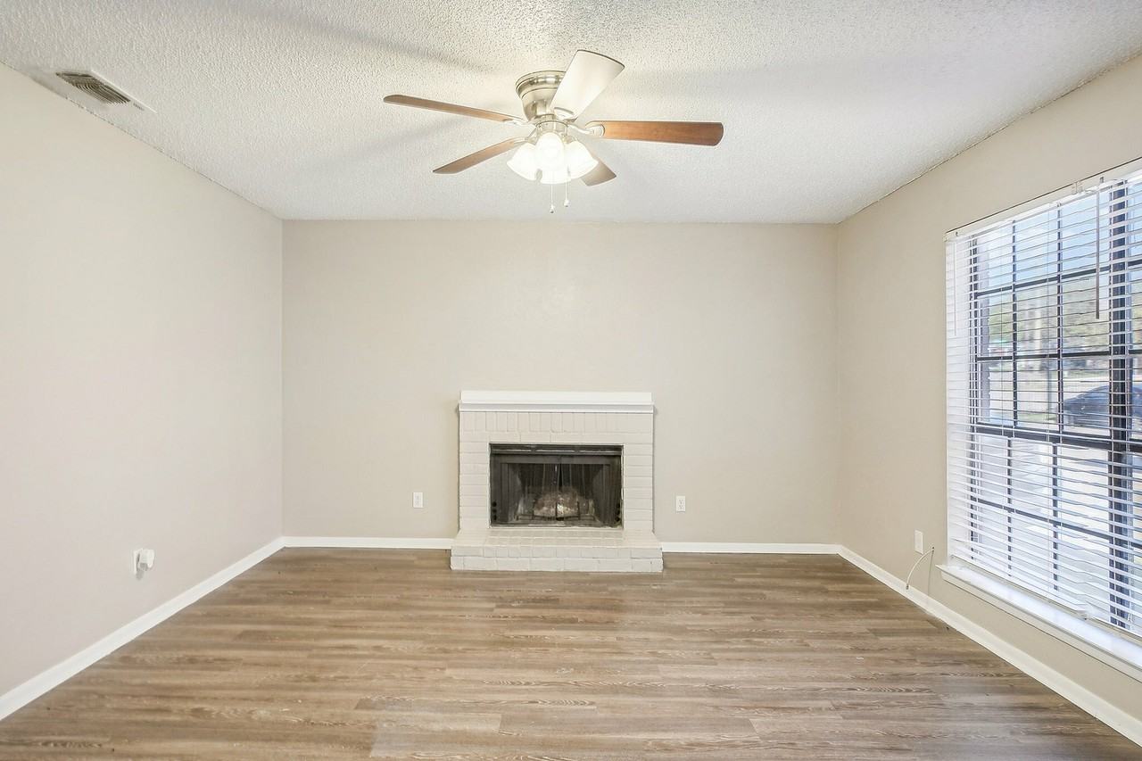 Chalk Gardens - Photo 5 of 24