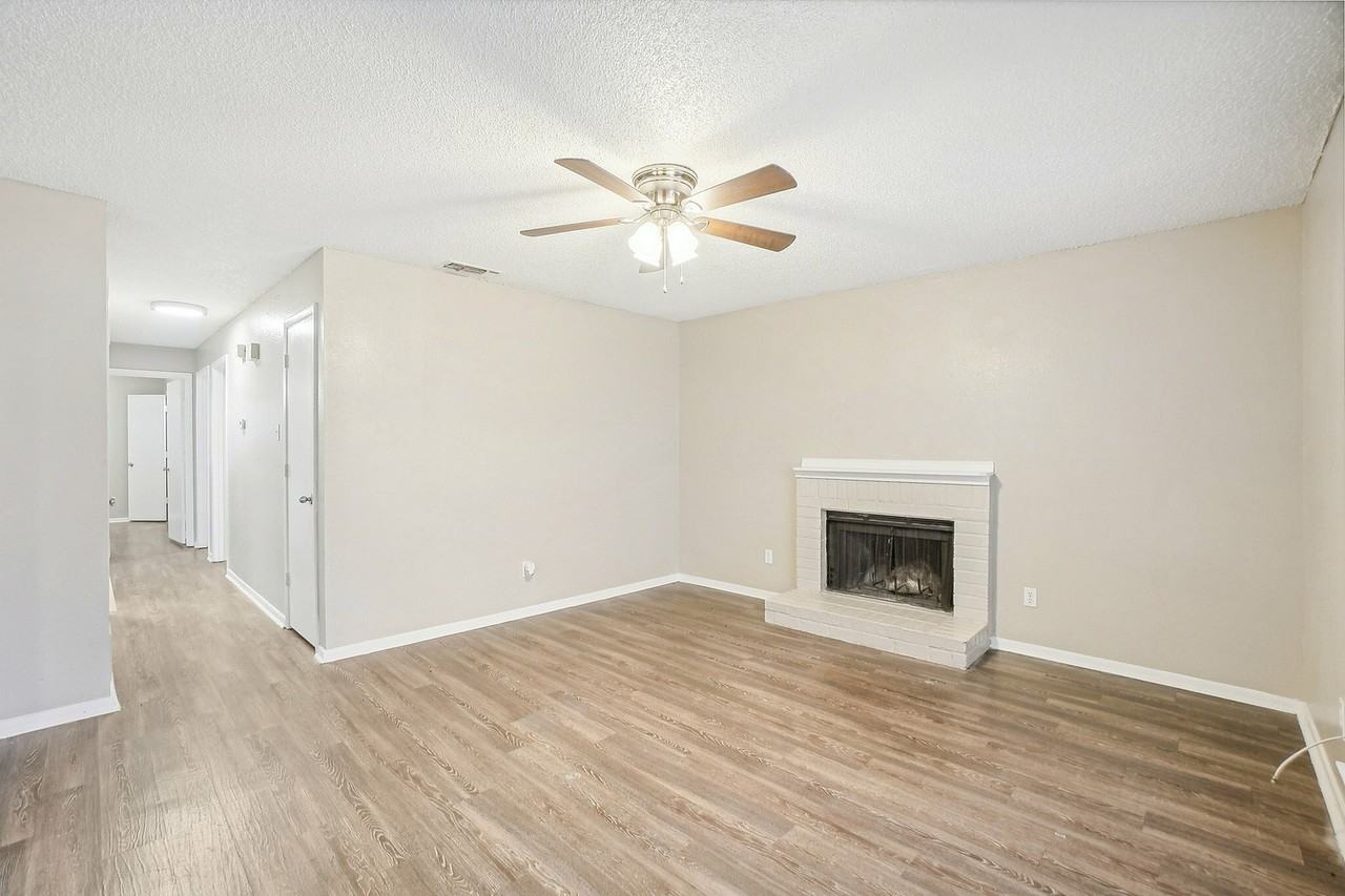 Chalk Gardens - Photo 6 of 24