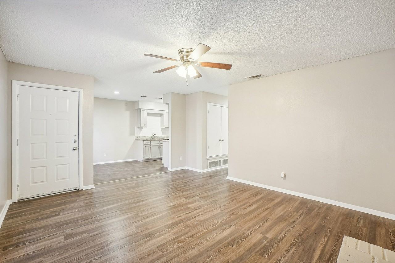 Chalk Gardens - Photo 7 of 24