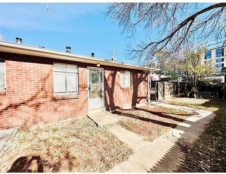 York Apartments - Photo 3 of 23