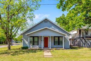 featured image of 224 W Doyle St