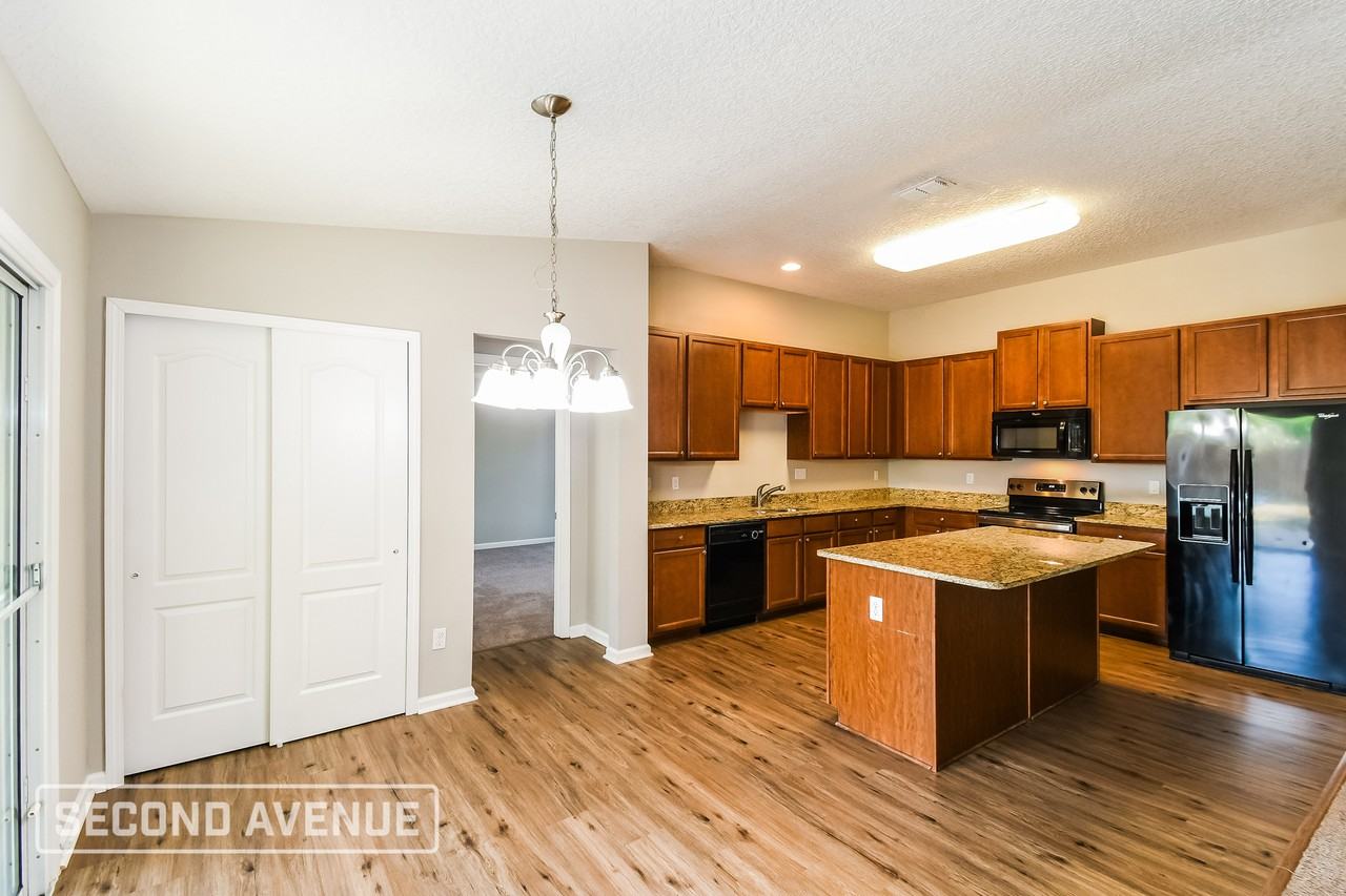 6332 Trimpe Ln - Photo 5 of 25