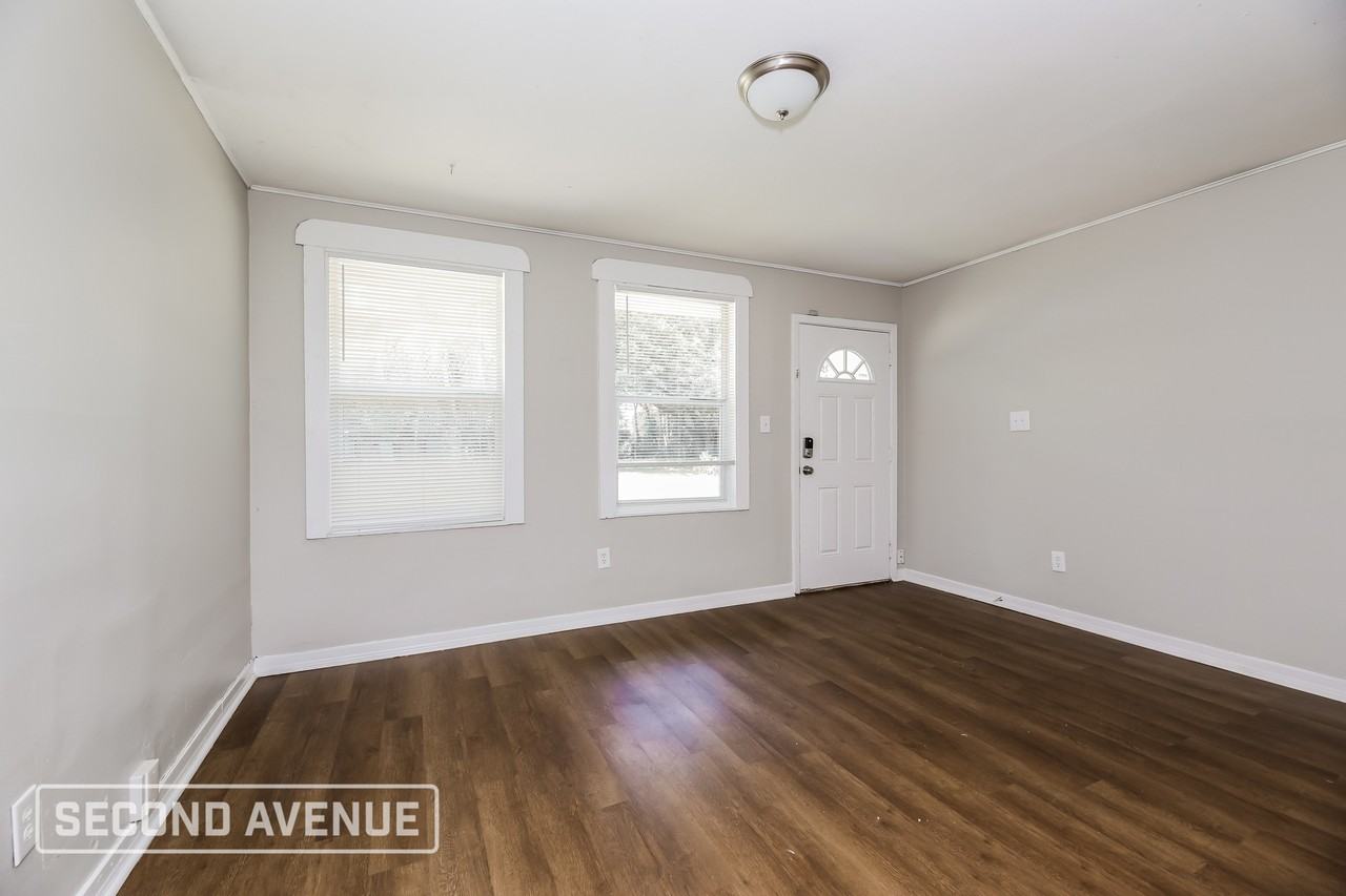 4640 Suray Ave - Photo 4 of 26