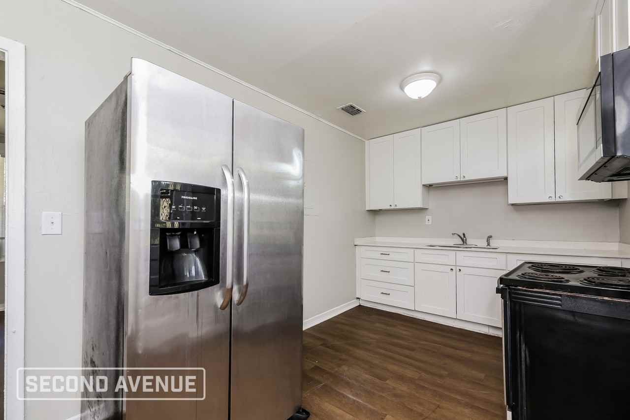 4640 Suray Ave - Photo 7 of 26