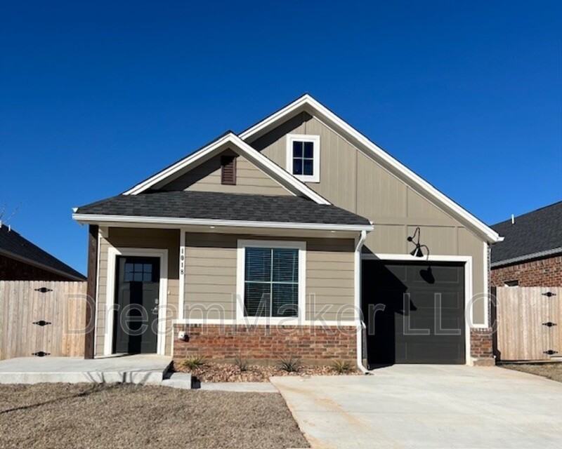 1018 Riva Pkwy - Photo 2 of 8