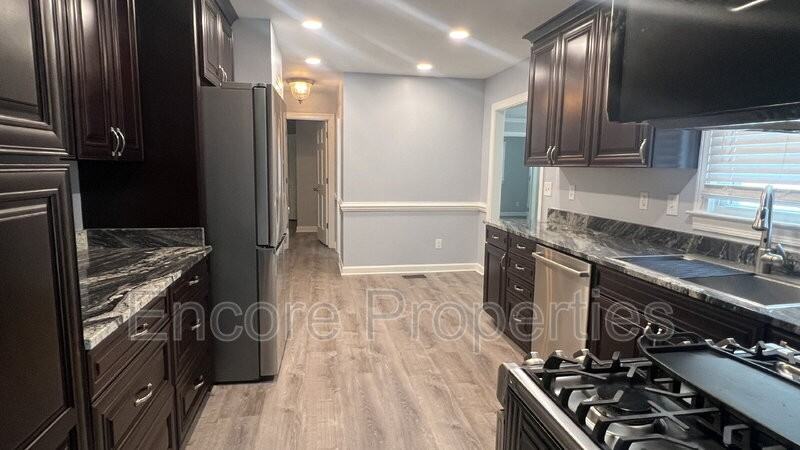 8112 Stillbreeze Dr - Photo 3 of 19