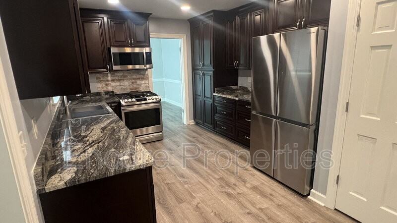 8112 Stillbreeze Dr - Photo 6 of 19