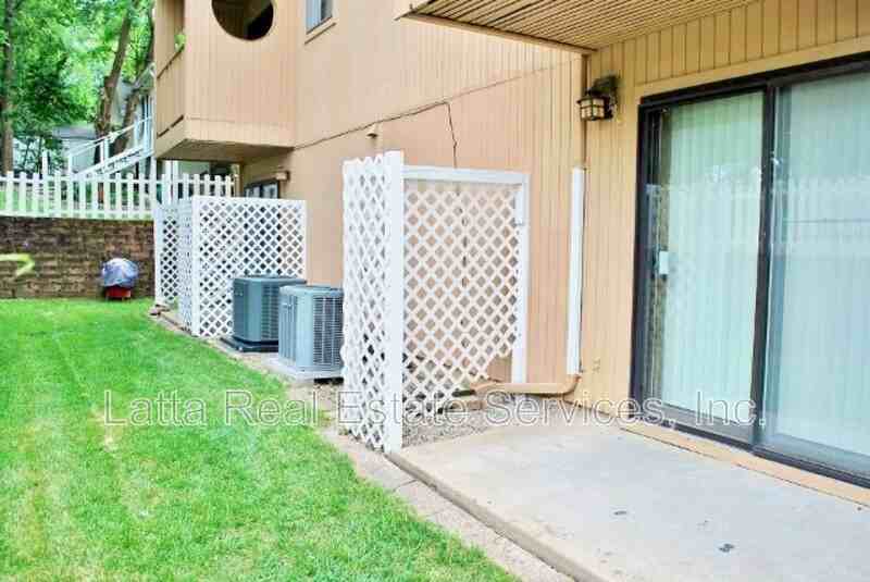 409 W Walnut St - Photo 3 of 11