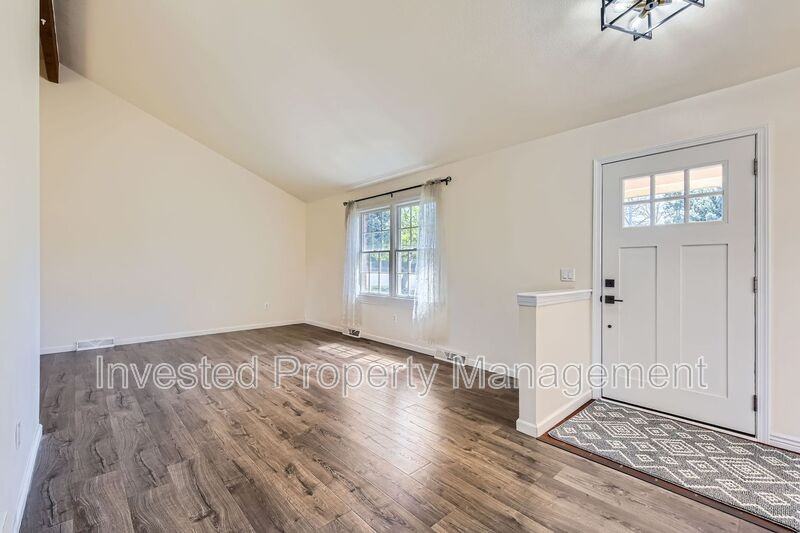 3915 E Jamison Pl - Photo 4 of 32
