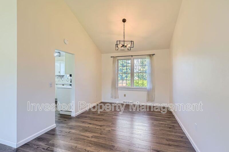 3915 E Jamison Pl - Photo 7 of 32