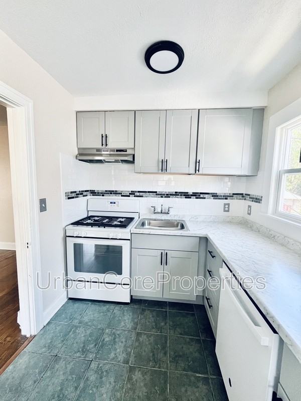 235 7th Ave N #A - Photo 4 of 9