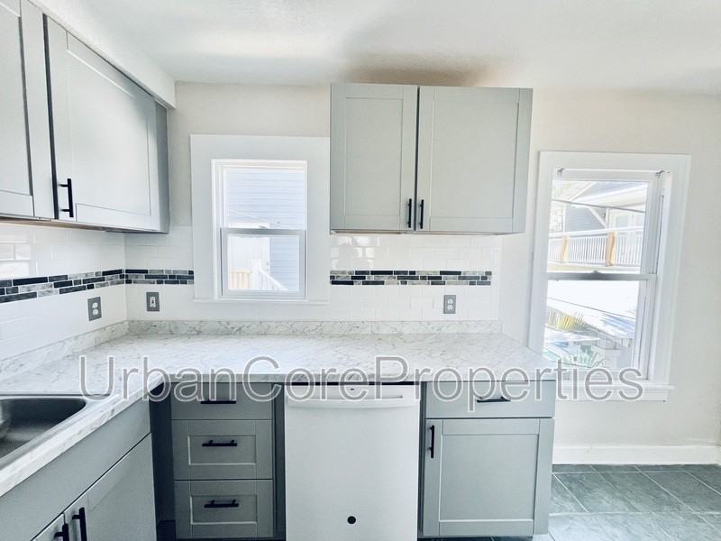 235 7th Ave N #A - Photo 5 of 9