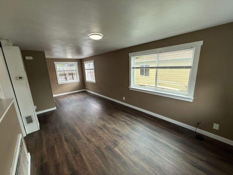 635 E St Ne - Photo 3 of 18