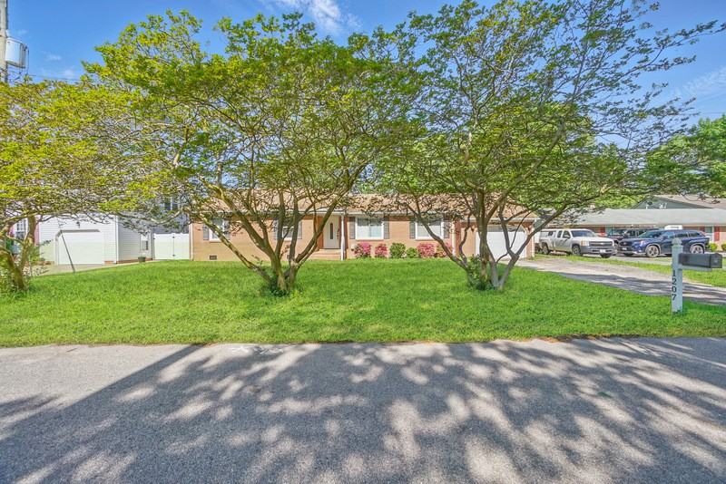 1207 Dewberry Ln - Photo 3 of 25
