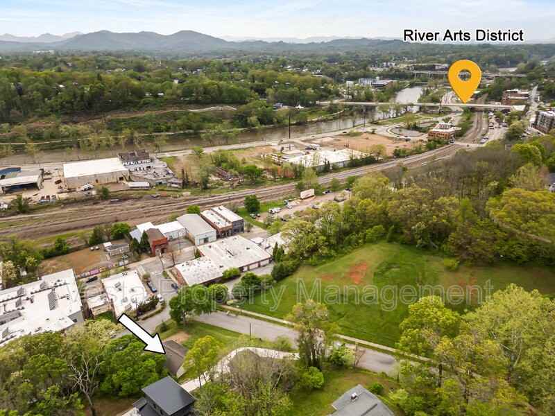 178 Bartlett St - Photo 3 of 43