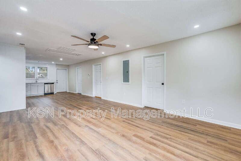 2032 Eppinger St - Photo 3 of 15