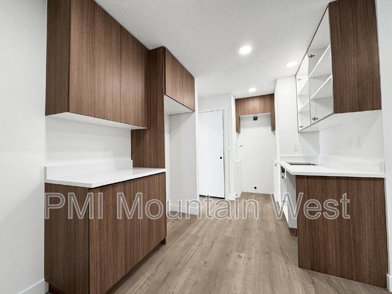 985 Horsley Cir #B - Photo 5 of 18