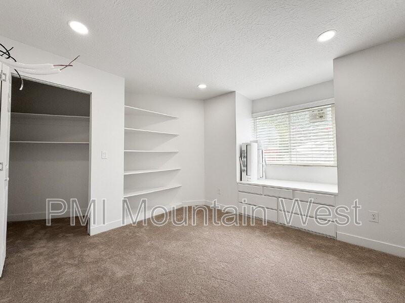 985 Horsley Cir #B - Photo 6 of 18