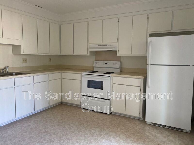 4736 Linfield Ln - Photo 4 of 9