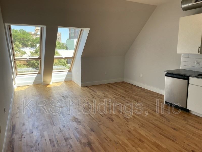 805 W Cary St #401 - Photo 2 of 9