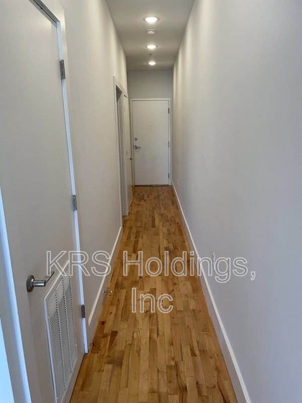 805 W Cary St #401 - Photo 3 of 9