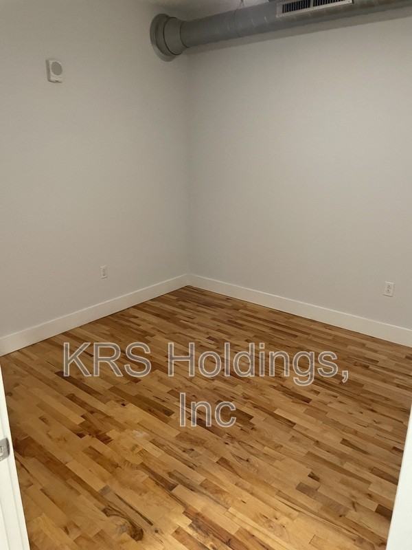 805 W Cary St #401 - Photo 4 of 9