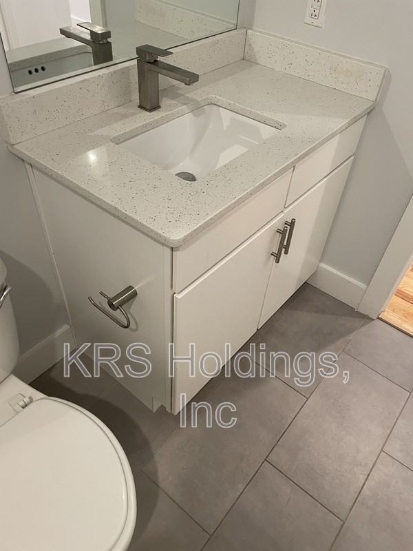 805 W Cary St #401 - Photo 7 of 9