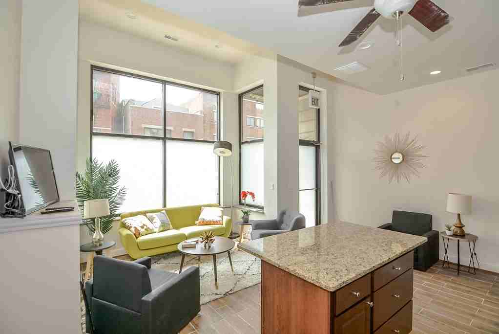 1448 W Fullerton Ave #1 - Photo 5 of 21