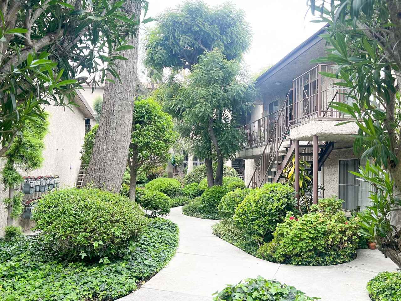 Green Court Apartments - Photo 4 of 27