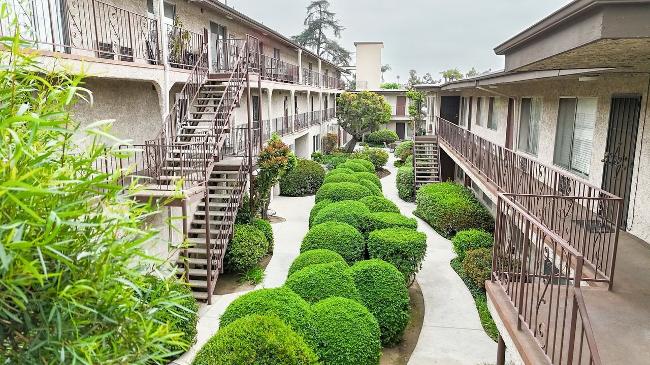 Green Court Apartments - Photo 6 of 27