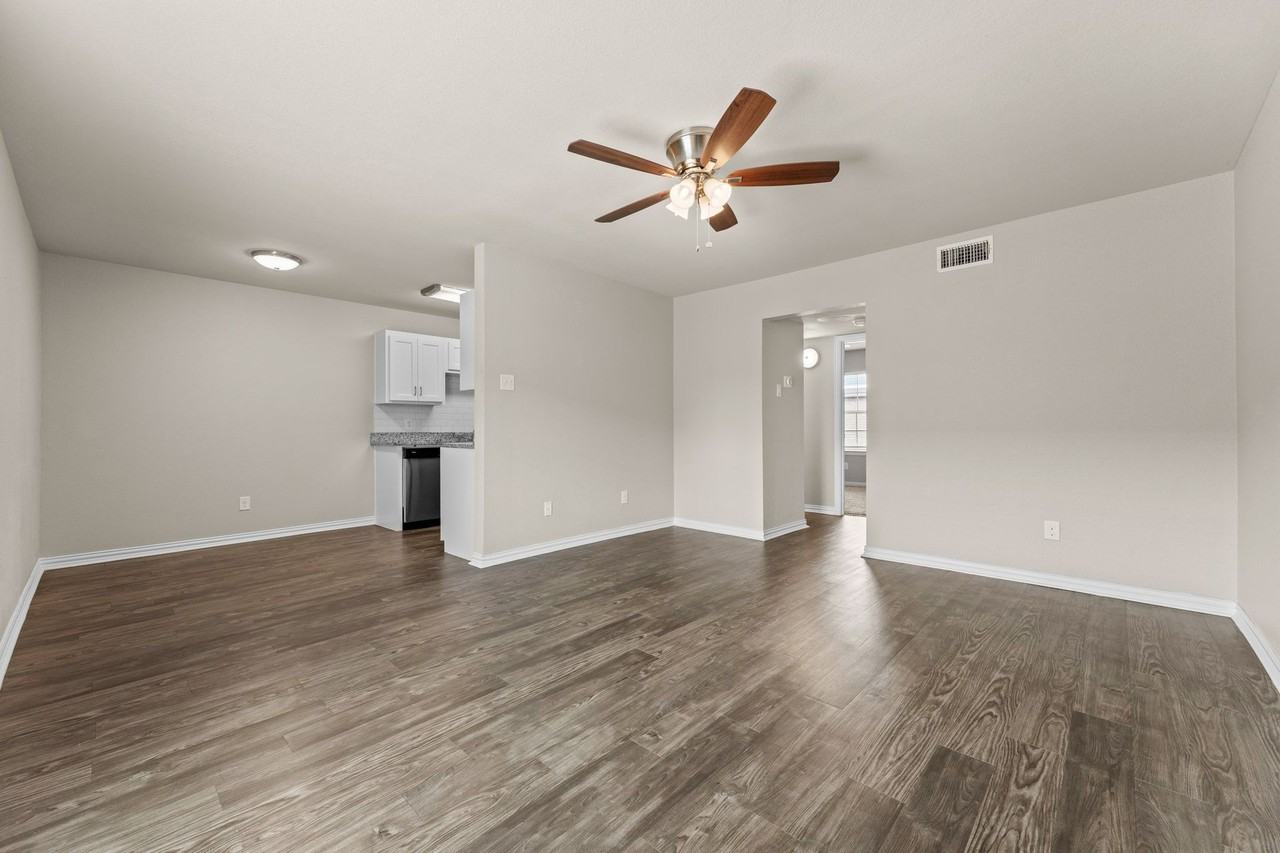 Car Mel Apartments - Photo 5 of 50