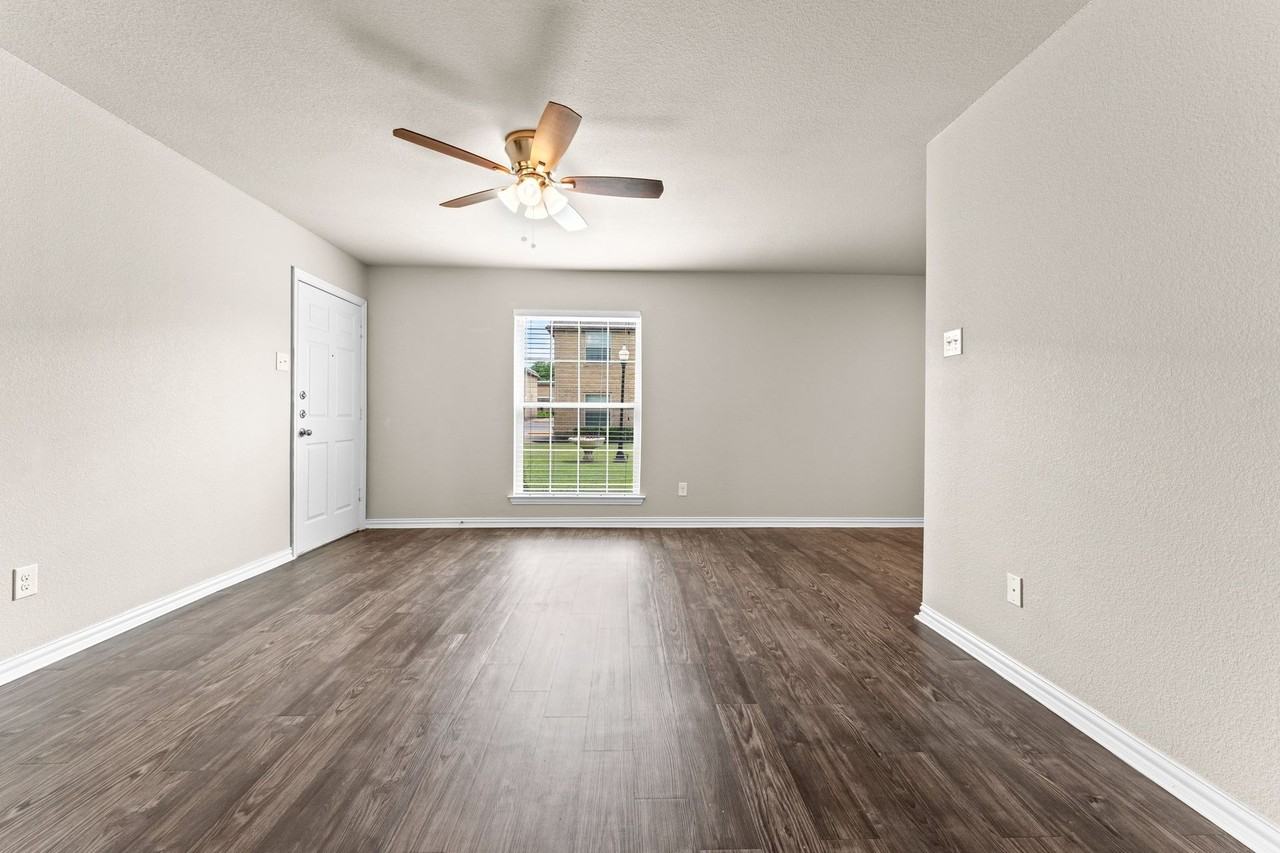 Car Mel Apartments - Photo 6 of 50