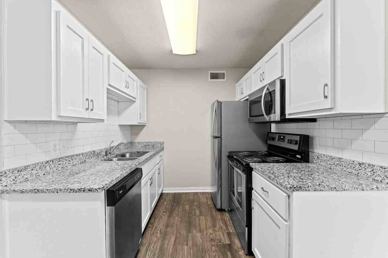 Car Mel Apartments - Photo 7 of 50