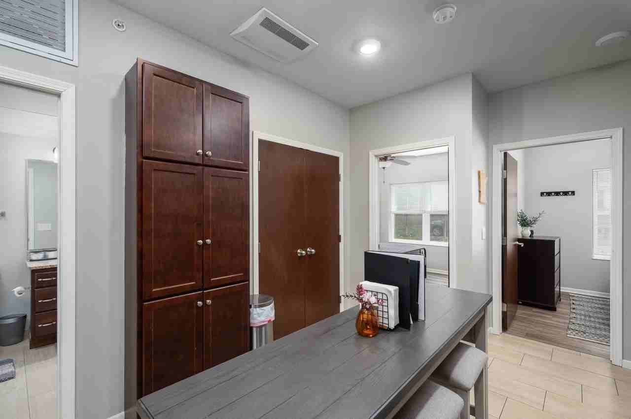 Oliver 807 1st Street Southwest - Photo 4 of 36