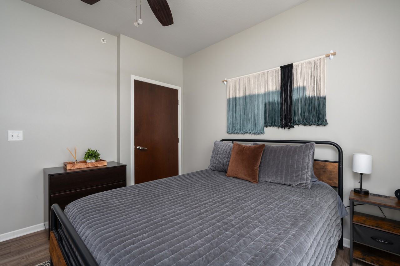 Oliver 807 1st Street Southwest - Photo 5 of 36