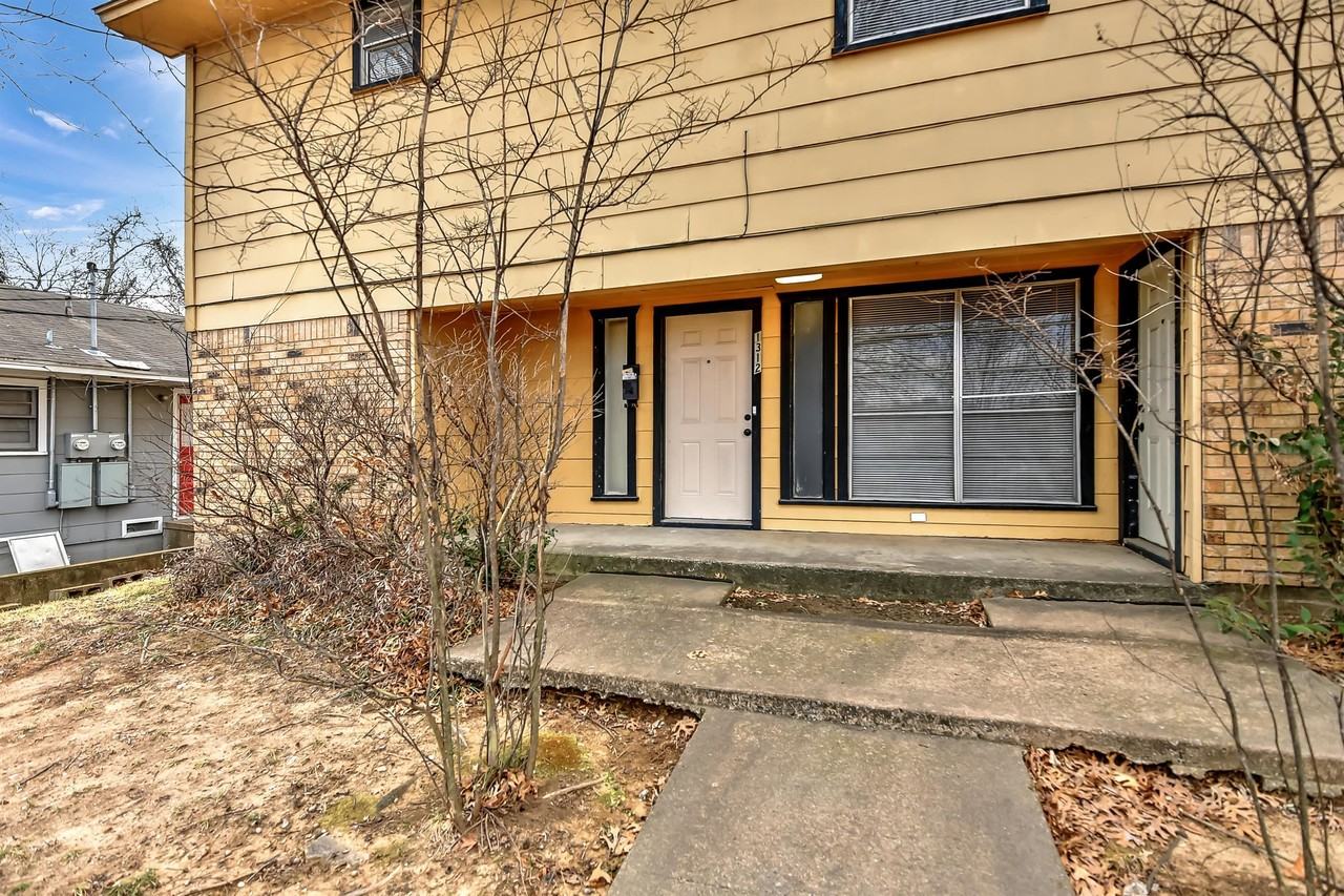 1312 N Travis Street - Photo 2 of 26