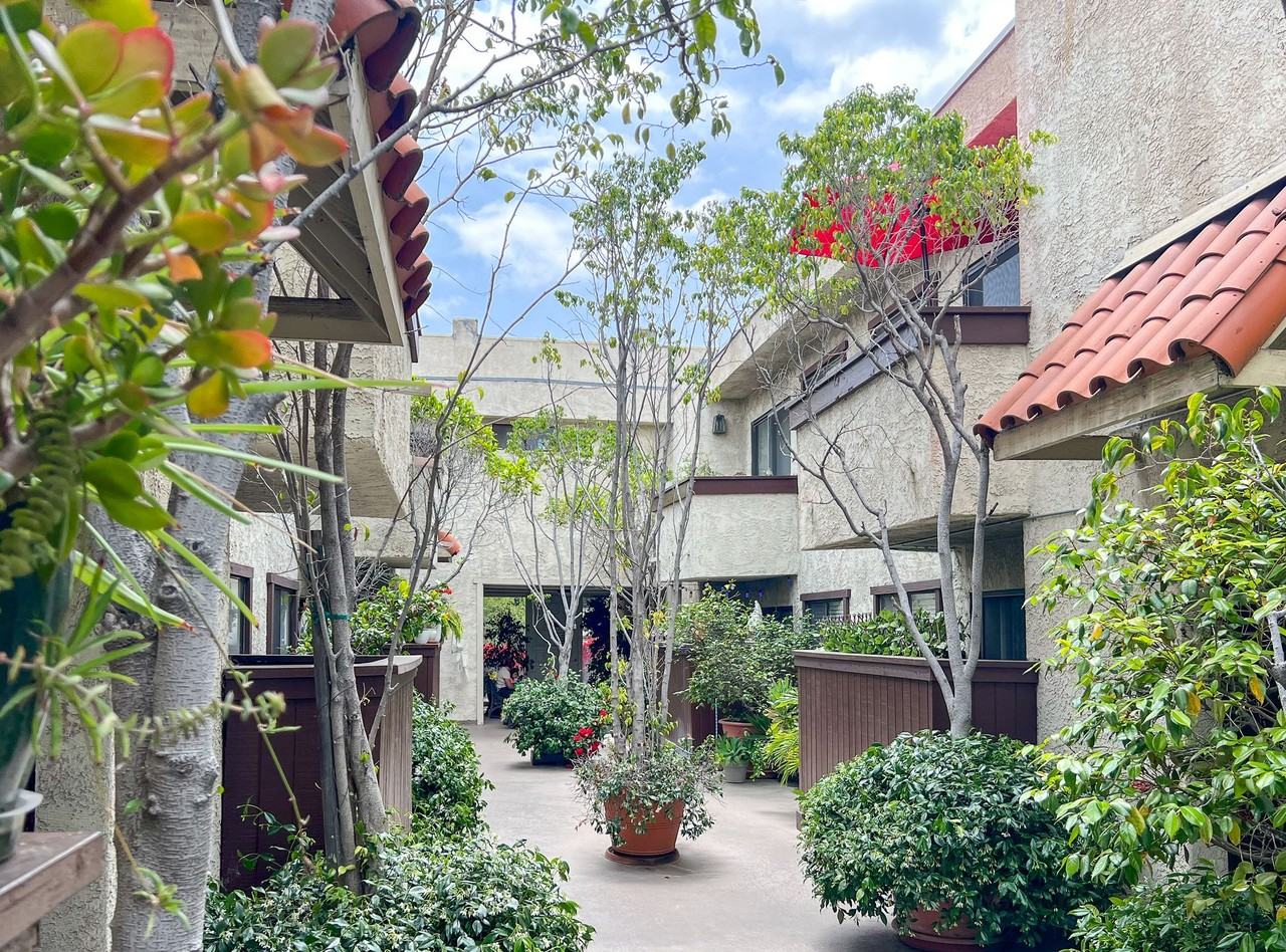 11825 Magnolia Apartments - Photo 3 of 7