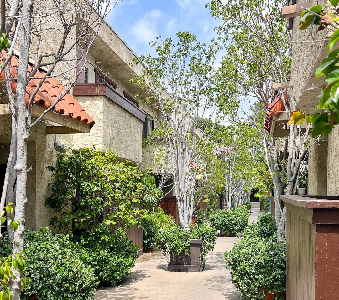 11825 Magnolia Apartments - Photo 4 of 7