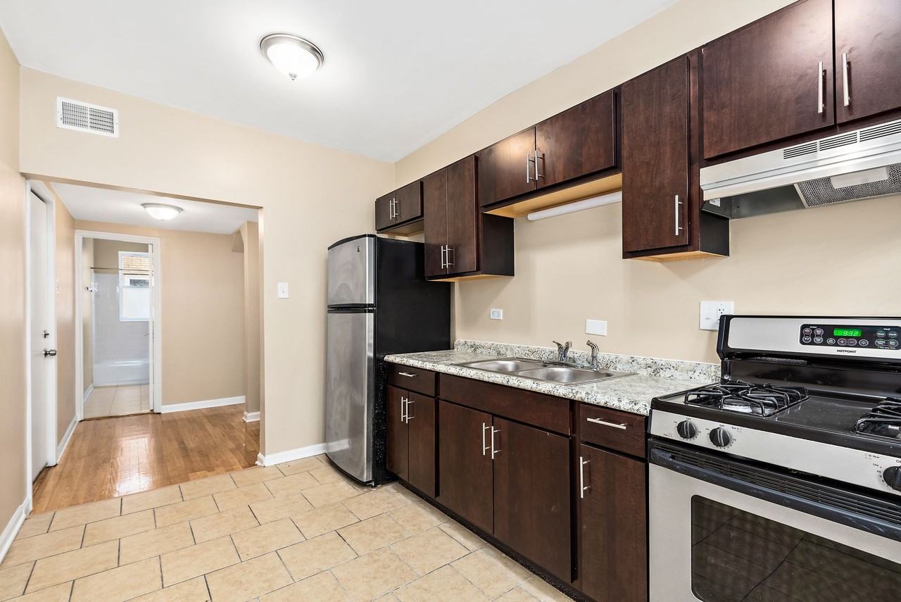 MANISTEE - Photo 2 of 4